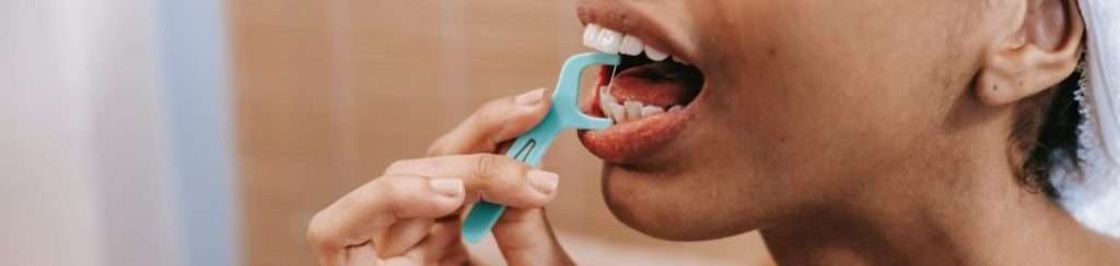 oral teeth flossing